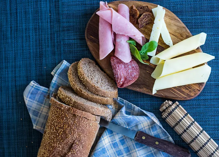 Aloni & מלון פיסו ליבאדי