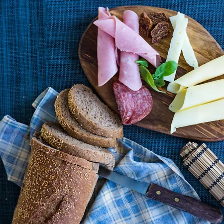 Aloni & Hotell Piso Livadi